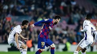 勒布朗·詹姆斯，湖人队在输给公牛队后寻找答案.